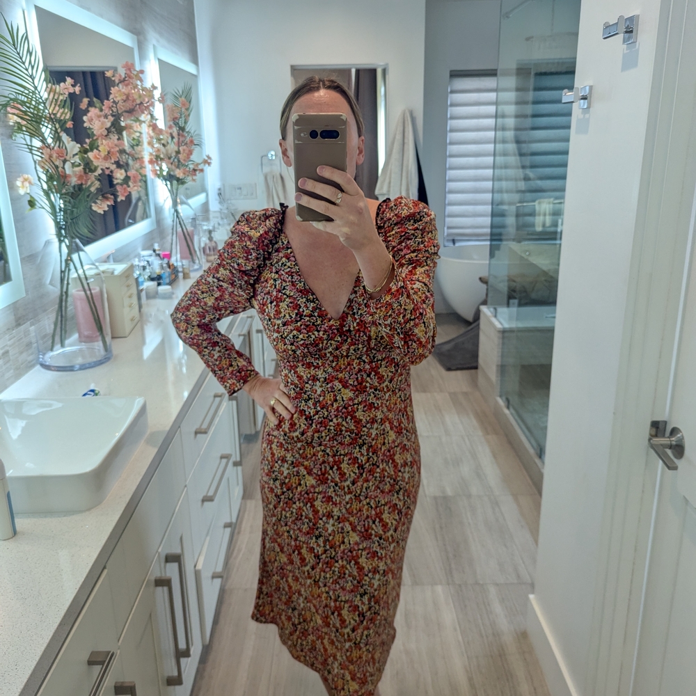 ASTR The Label - Ruched Sleeve Floral Long Sleeve Dress - Size Small